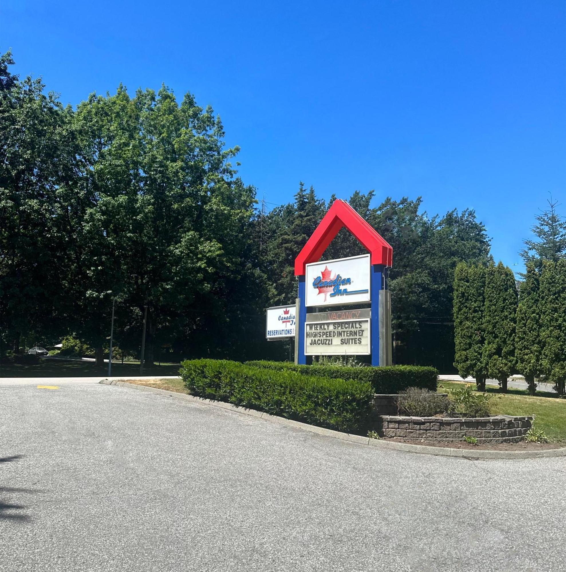 Canadian Inn Surrey Exterior photo